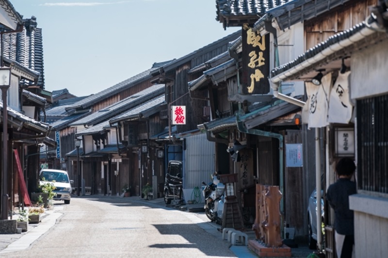 宿屋の主人、吟遊詩人になる